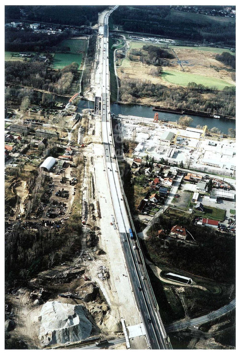 Luftaufnahme Königs Wusterhausen - Bau der Autobahnbrücke (A10) über die Dahme in Königs Wusterhausen - ein Projekt der SCHÄLERBAU BERLIN GmbH.