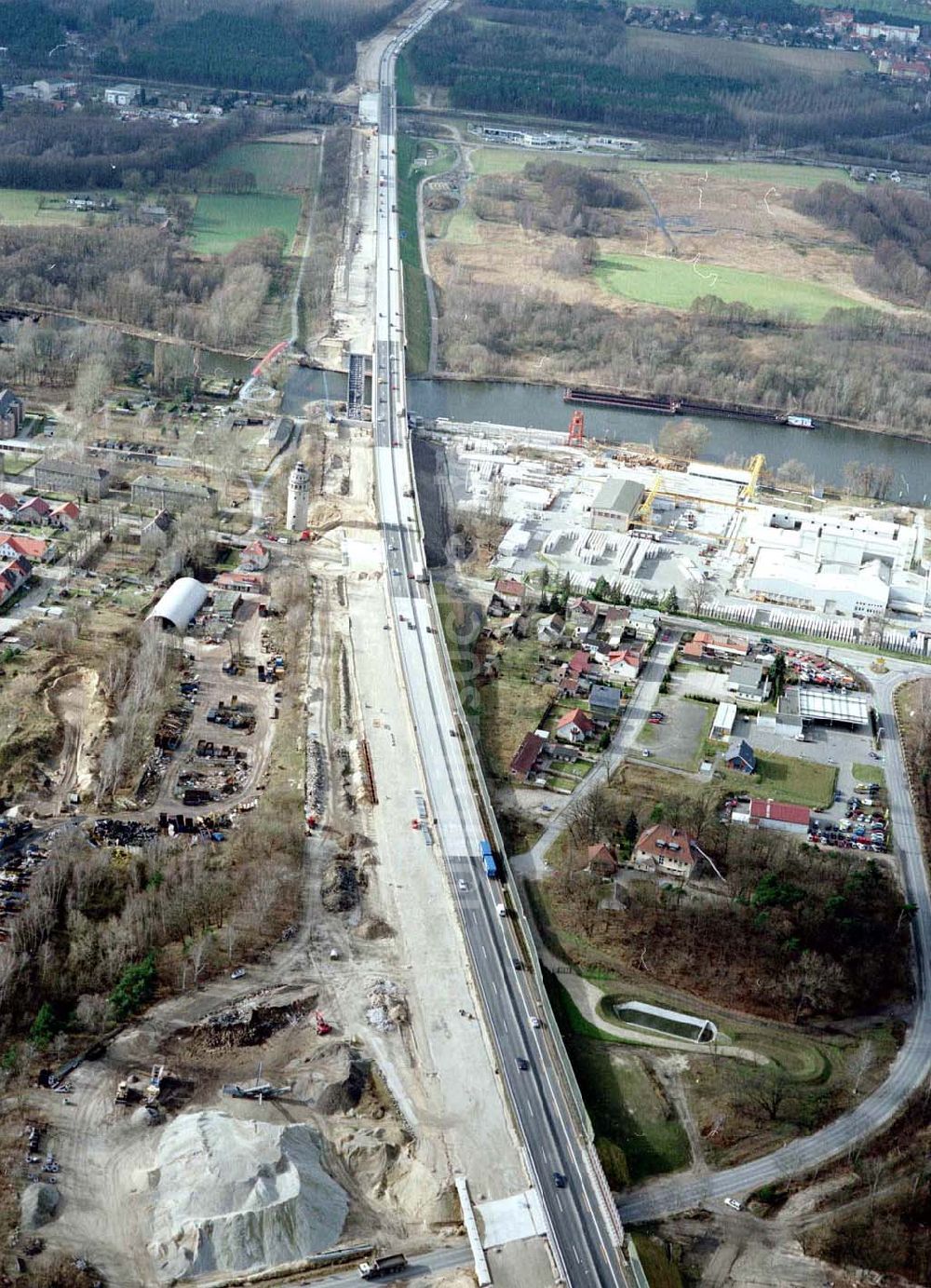 Königs Wusterhausen von oben - Bau der Autobahnbrücke (A10) über die Dahme in Königs Wusterhausen - ein Projekt der SCHÄLERBAU BERLIN GmbH.