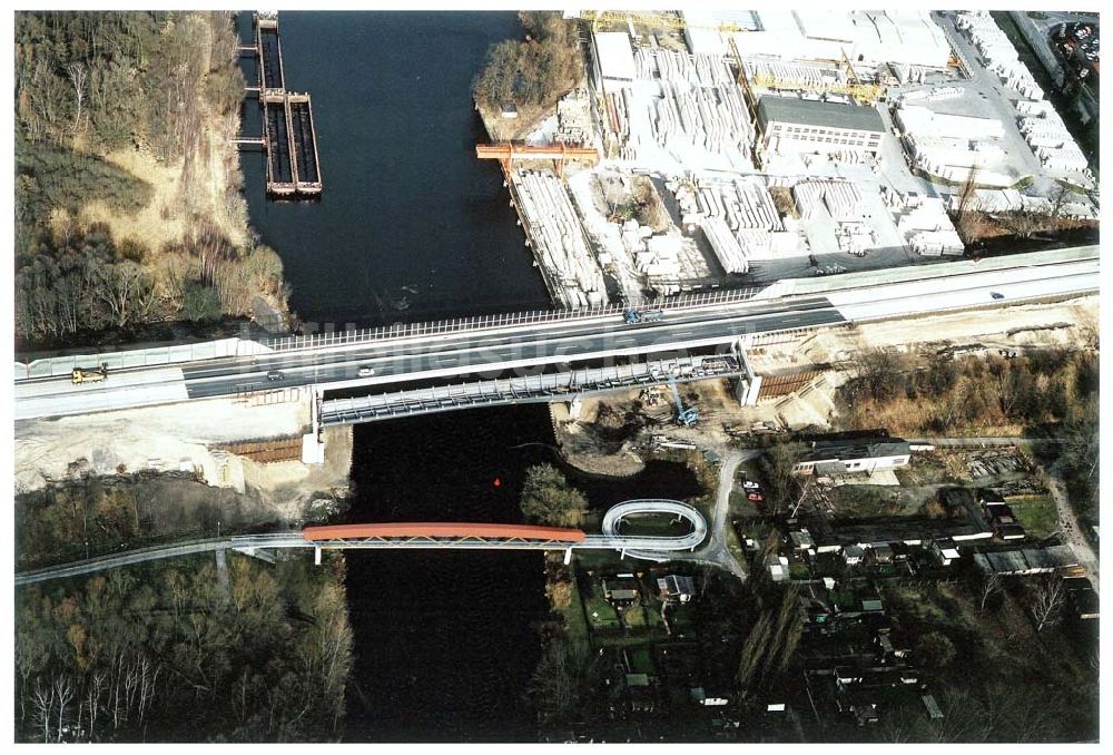 Luftaufnahme Königs Wusterhausen - Bau der Autobahnbrücke (A10) über die Dahme in Königs Wusterhausen - ein Projekt der SCHÄLERBAU BERLIN GmbH.