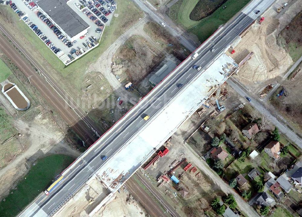 Königs Wusterhausen aus der Vogelperspektive: Bau der Autobahnbrücke (A10) über die Dahme in Königs Wusterhausen - ein Projekt der SCHÄLERBAU BERLIN GmbH.