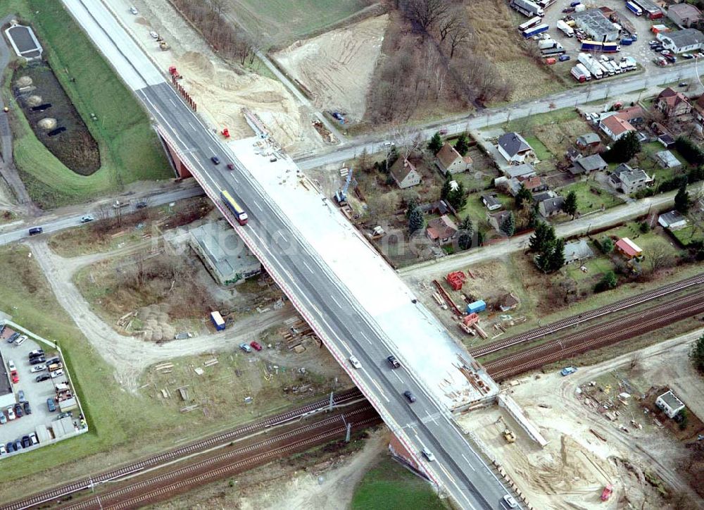 Luftbild Königs Wusterhausen - Bau der Autobahnbrücke (A10) über die Dahme in Königs Wusterhausen - ein Projekt der SCHÄLERBAU BERLIN GmbH.