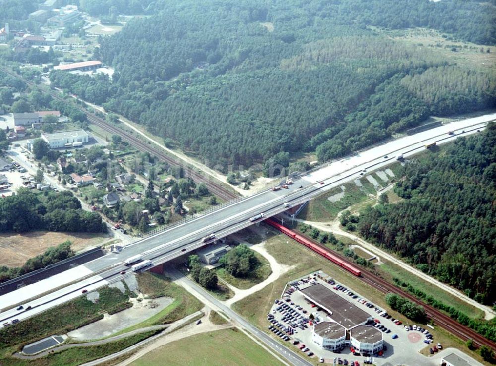 Luftbild Königs Wusterhausen - Bau der Autobahnbrücke (A10) über die Straße zwischen Königs Wusterhausen und Niederlehme - ein Projekt der SCHÄLERBAU BERLIN GmbH