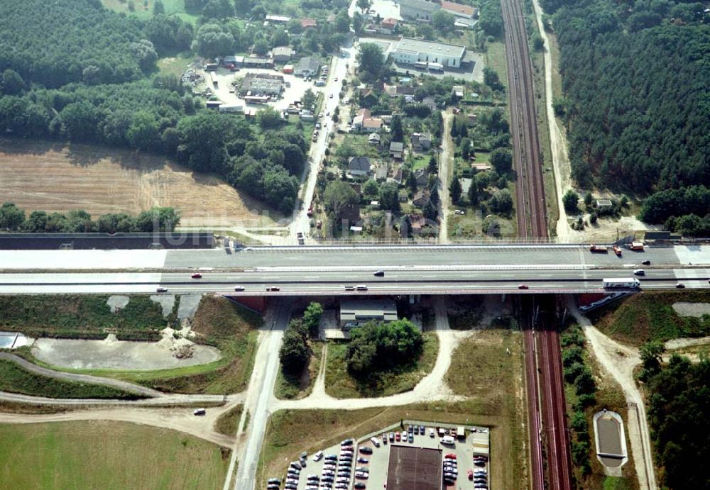 Luftaufnahme Königs Wusterhausen - Bau der Autobahnbrücke (A10) über die Straße zwischen Königs Wusterhausen und Niederlehme - ein Projekt der SCHÄLERBAU BERLIN GmbH