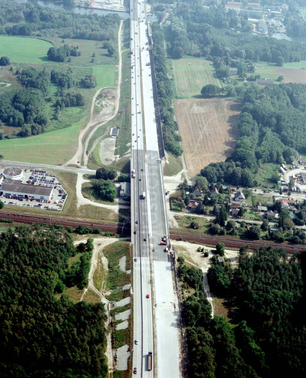 Königs Wusterhausen aus der Vogelperspektive: Bau der Autobahnbrücke (A10) über die Straße zwischen Königs Wusterhausen und Niederlehme - ein Projekt der SCHÄLERBAU BERLIN GmbH