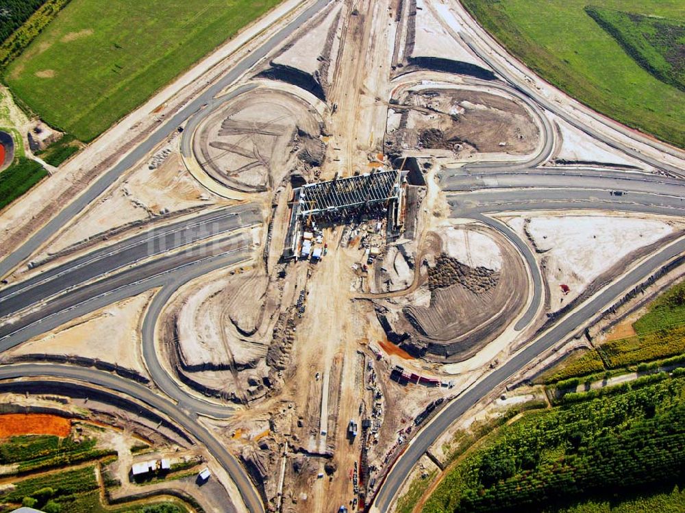 Böhlen aus der Vogelperspektive: Bau eines Autobahnkreuzes auf der A14 bei Böhlen