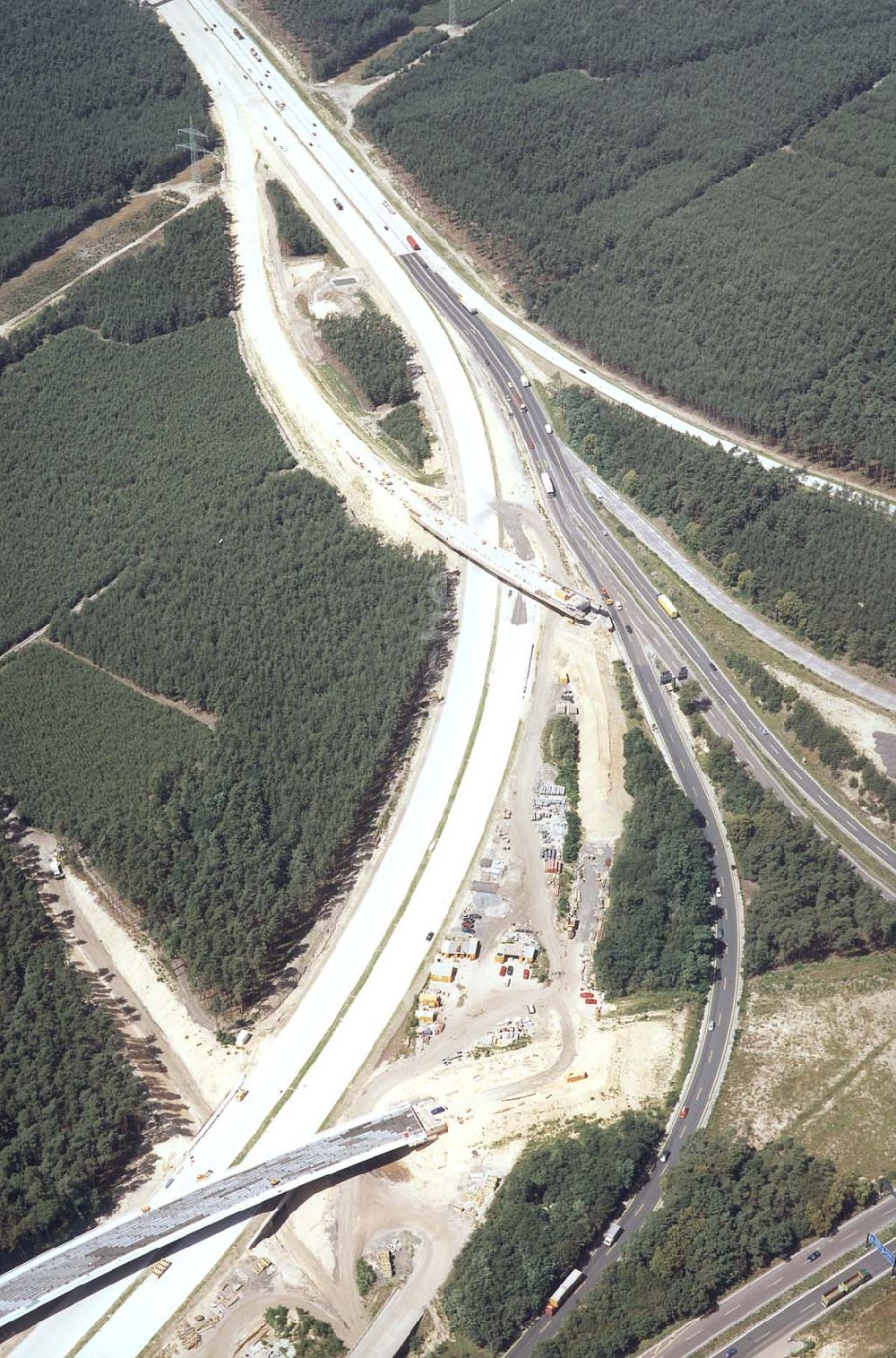 Werder/ Brandenburg aus der Vogelperspektive: Bau des Autobahnkreuzes Werder / Brandenburg.