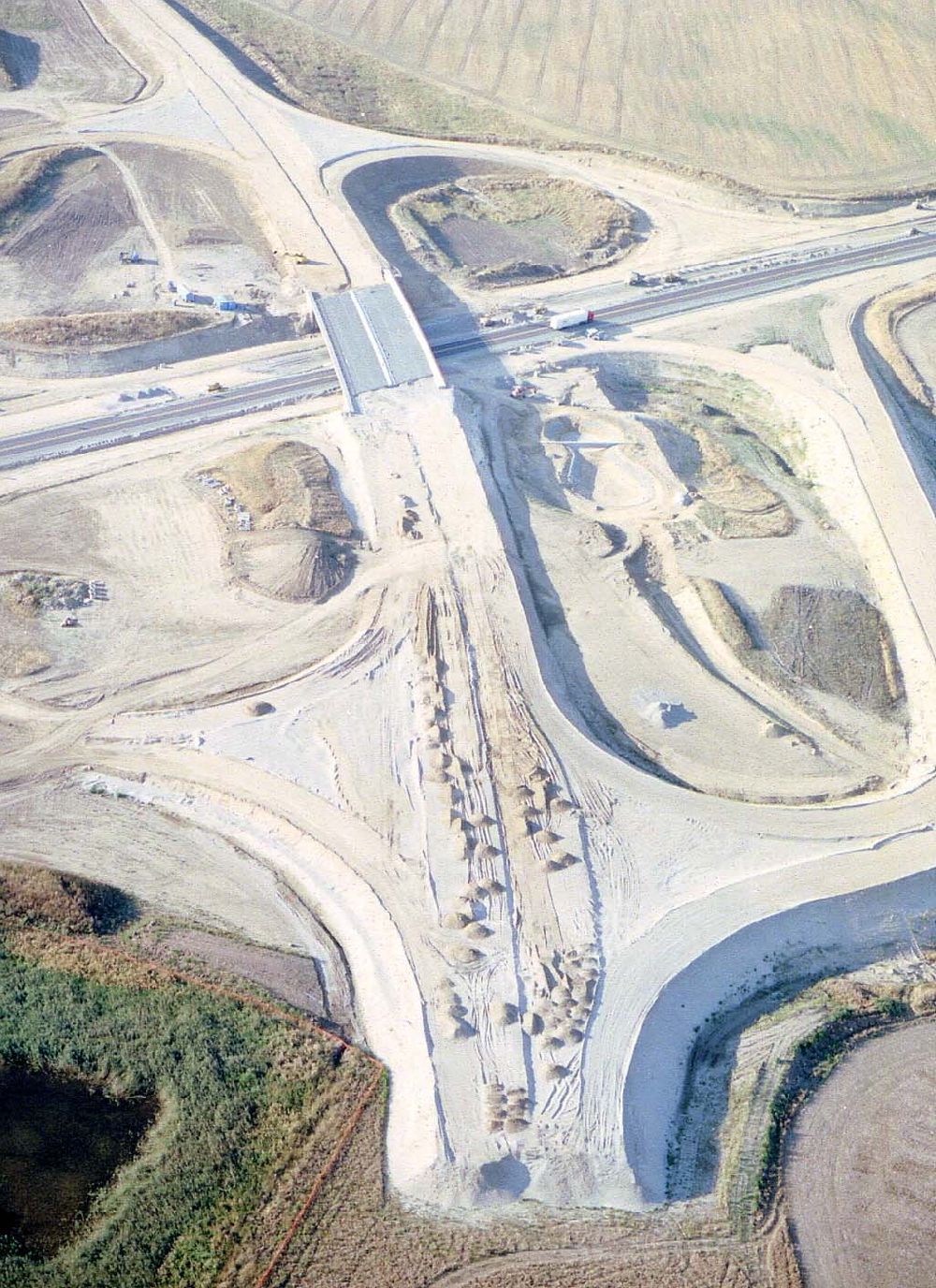 Luftaufnahme Gramzow / Mecklenburg - Vorpommern - Bau der A20 Bereich des Autobahndreieckes Gramzow bei Prenzlau.