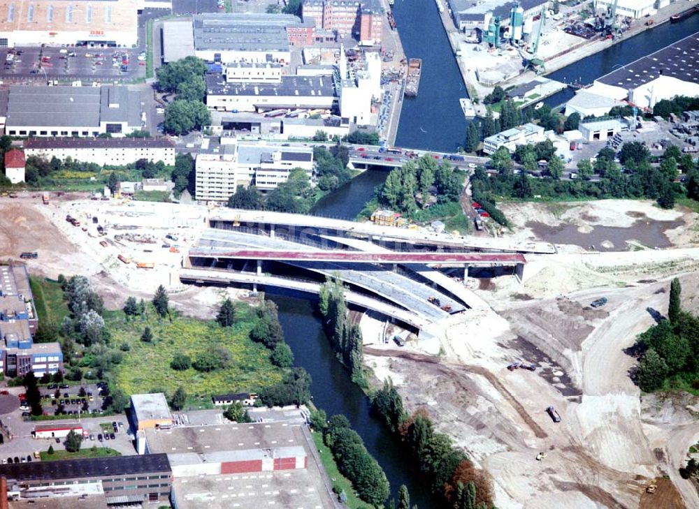 Berlin - Neukölln aus der Vogelperspektive: 20.08.2002 Bau der A113 am Bereich Grenzallee-Britzer Zweigkanal in Berlin - Britz (zu Neukölln)