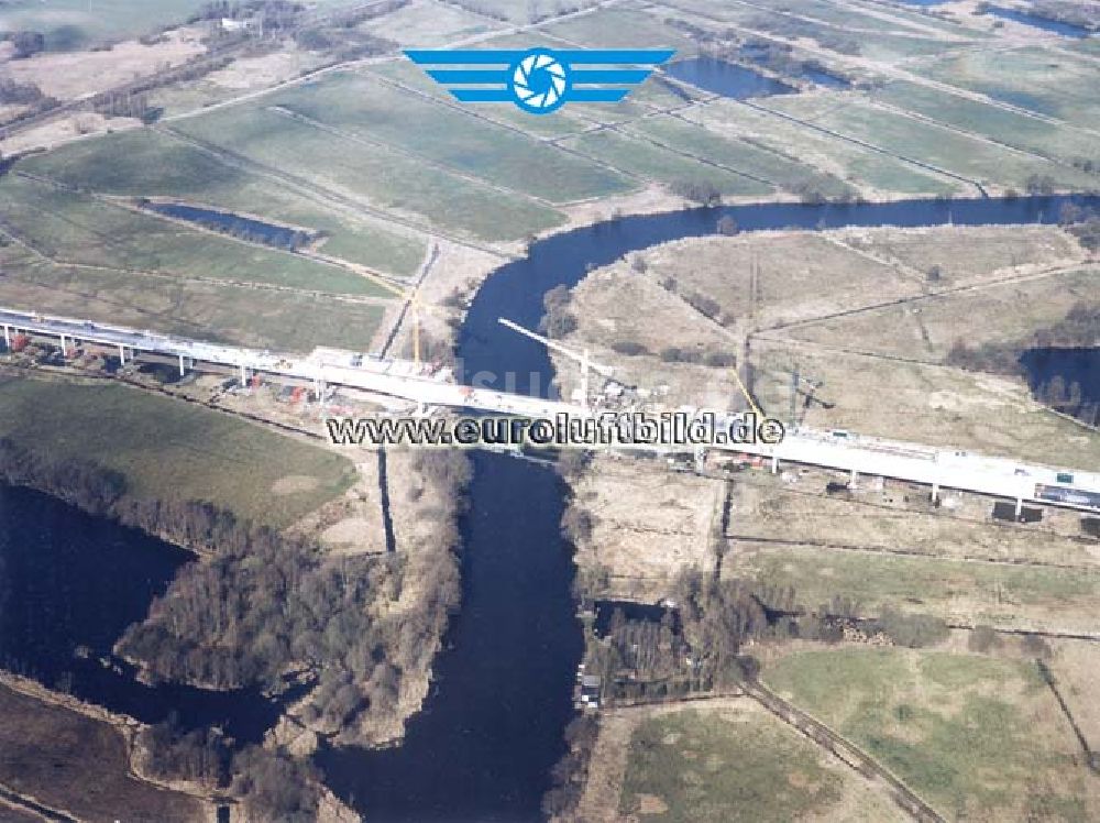 Luftbild Kavelsdorf /Mecklenburg-Vorpommern - Bau der A20 im Bereich der Warnowbrücke bei Kavelsdorf.