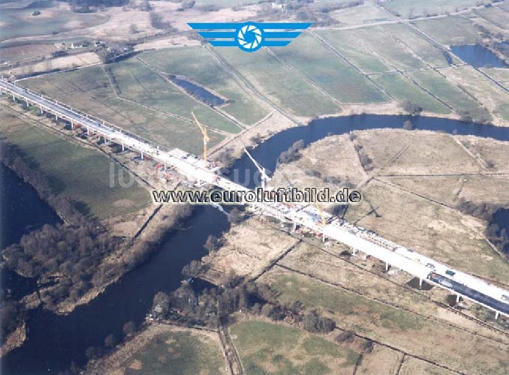 Luftaufnahme Kavelsdorf /Mecklenburg-Vorpommern - Bau der A20 im Bereich der Warnowbrücke bei Kavelsdorf.