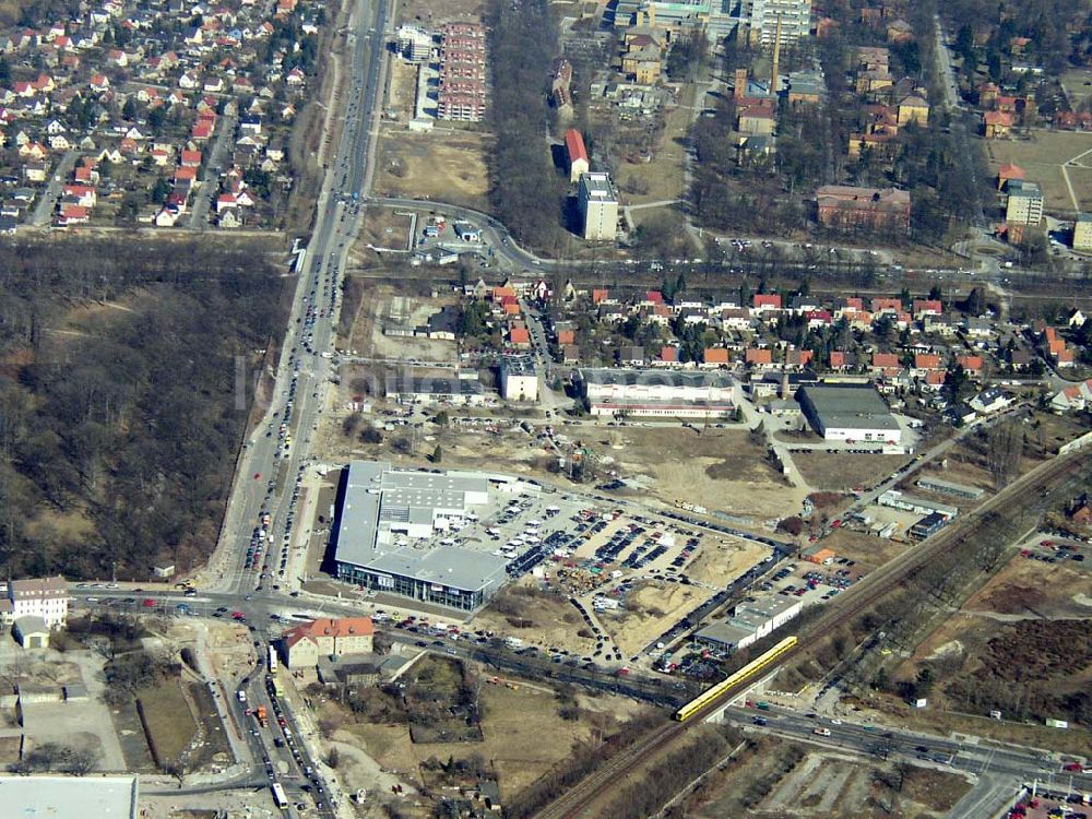 Luftaufnahme Berlin - MARZAHN - Bau der BMW-Niederlassung an der B1 in Berlin-Biesdorf. 22.03.03