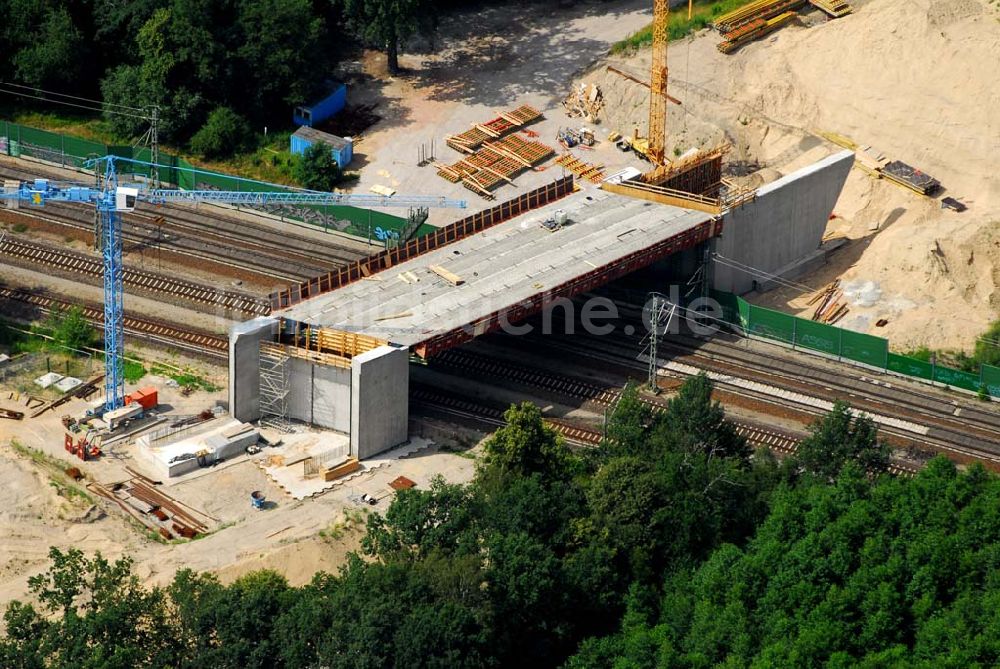 Rathenow / BRB von oben - Bau von Brückensegmenten an der Bahnlinie Berlin-Rathenow am südöstlichen Stadtrand von Rathenow