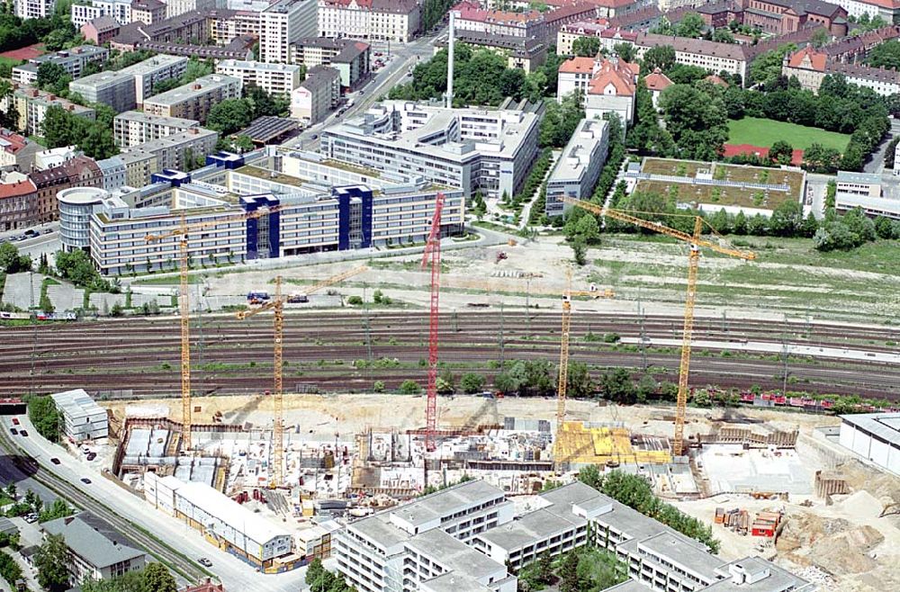 München/ Bayern von oben - Bau eines Büro- und Geschäftshaus gegenüber der Bahnlinie im Bereich Grillparzer Str. München- Haidhausen.