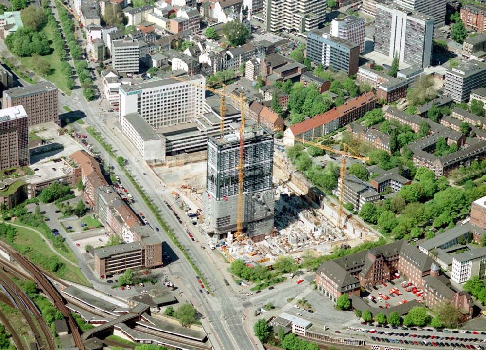 Hamburg von oben - Bau eines Büro- und Geschäftshauses an der Hamburger Altstadt durch die Firma IMBAU.