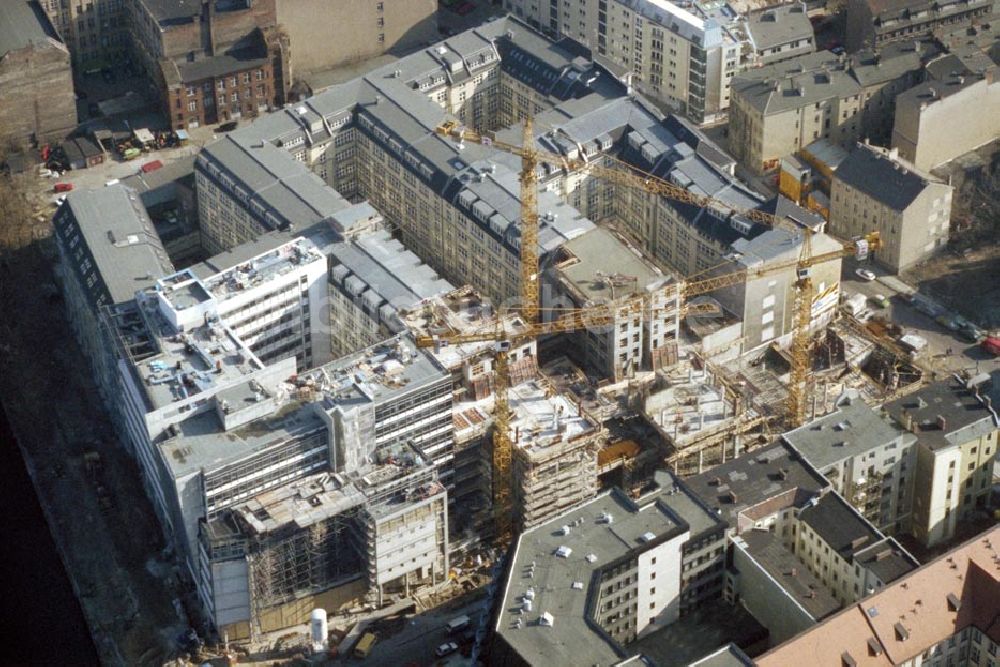 Berlin / Mitte von oben - Bau eines Büro- und Geschäftshauses an der Jannowitzbrücke in Berlin Mitte 1995