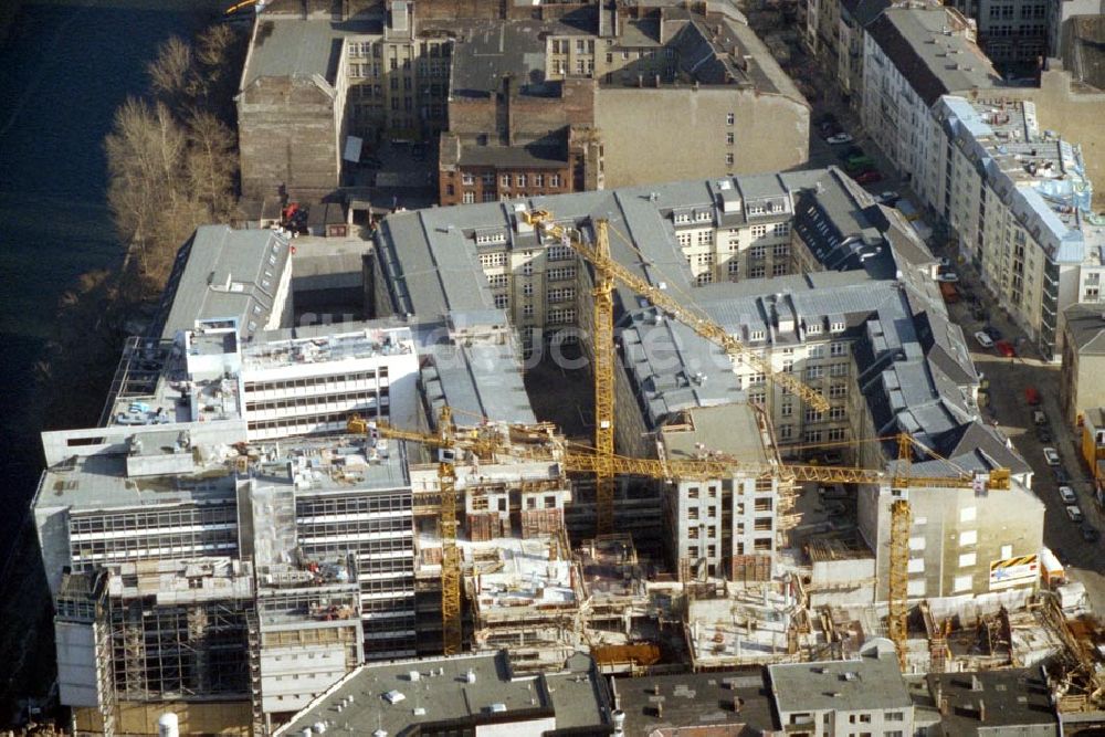 Luftbild Berlin / Mitte - Bau eines Büro- und Geschäftshauses an der Jannowitzbrücke in Berlin Mitte 1995