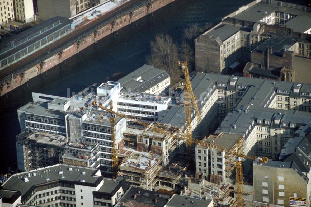 Luftaufnahme Berlin / Mitte - Bau eines Büro- und Geschäftshauses an der Jannowitzbrücke in Berlin Mitte 1995