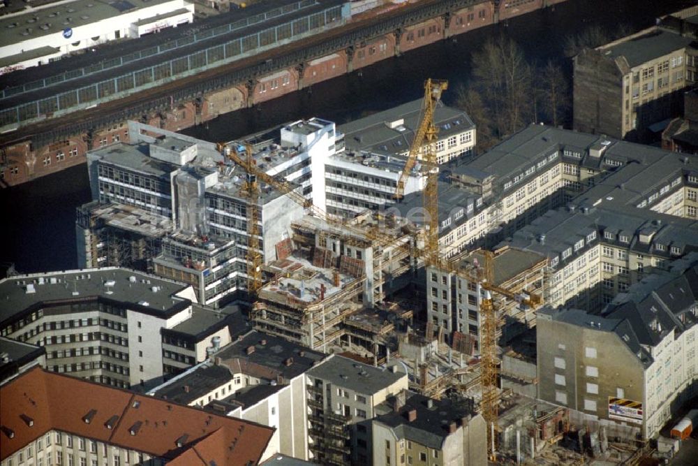 Berlin / Mitte von oben - Bau eines Büro- und Geschäftshauses an der Jannowitzbrücke in Berlin Mitte 1995