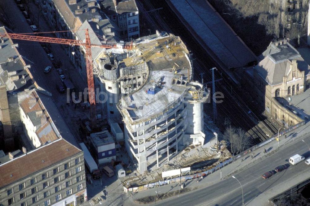 Luftaufnahme Berlin - PRENZLAUER BERG - Bau eines Büro- und Geschäftshauses an der Prenzlauer Allee in Berlin-Prenzlauer Berg. 1995