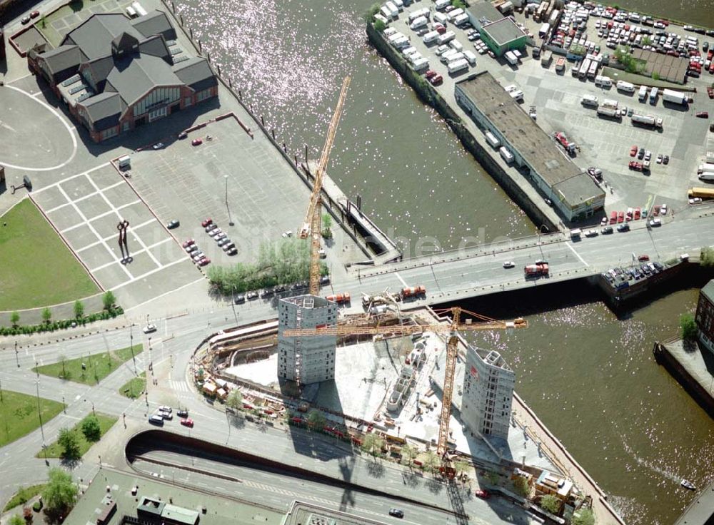 Hamburg aus der Vogelperspektive: Bau eines Büro- und Geschäftshauses an den Speichern der Hamburger Altstadt durch die Firma IMBAU.