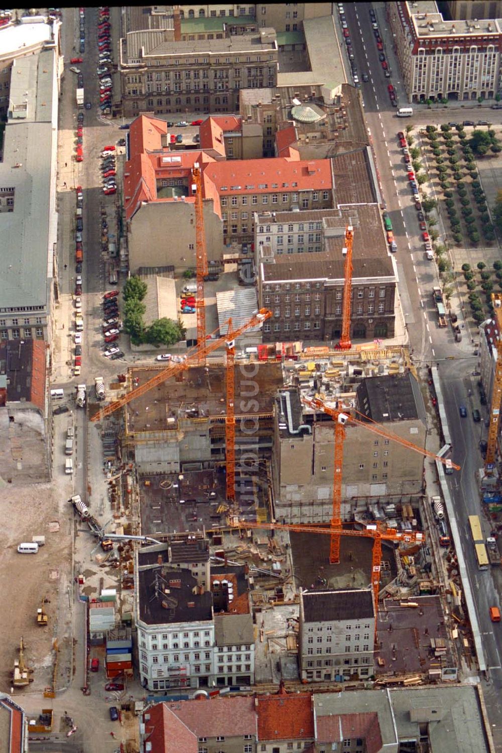 Luftbild Berlin - Bau von Büro- und Geschäftshäuser an der Friedrichstrasse Ecke Tauben-Strasse ind Berlin Mitte.