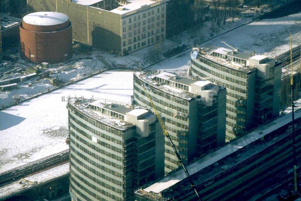 Luftbild Berlin - Bau von Büro- und Geschäftshäuser an der Jannowitz Brücke in Berlin Mitte.