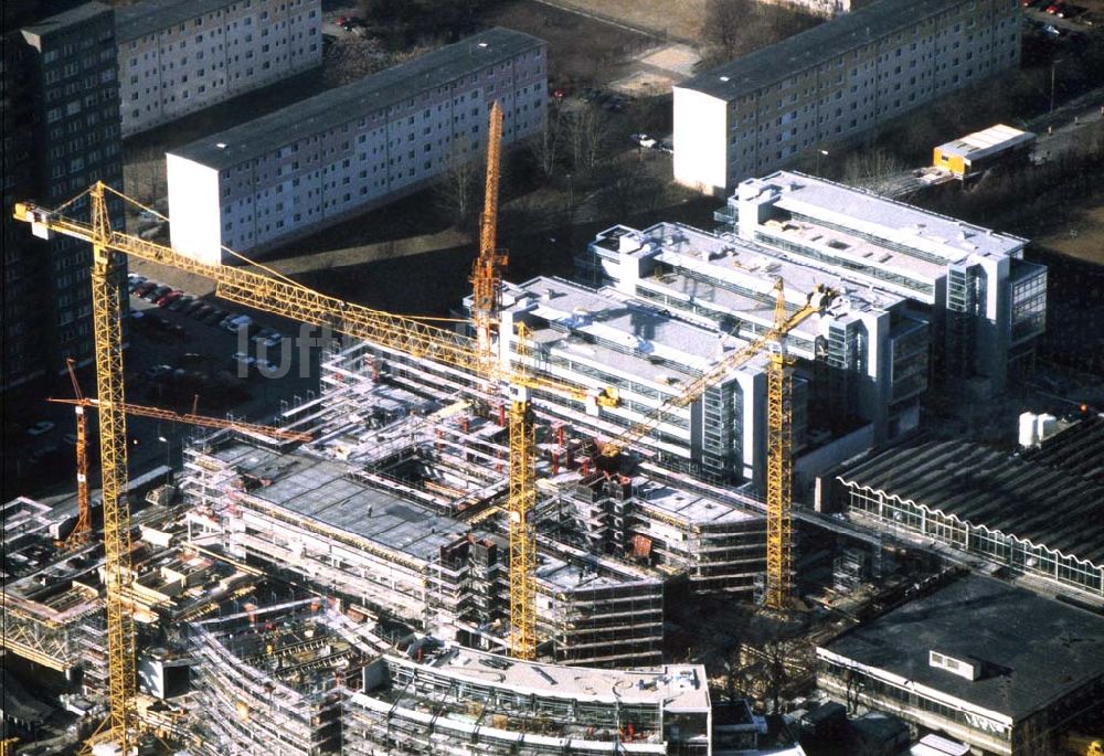 Berlin-Lichtenberg von oben - Bau des Büro- und Gewerbekomplexes Storkower Bogen an der Storkower Straße in Berlin-Lichtenberg.