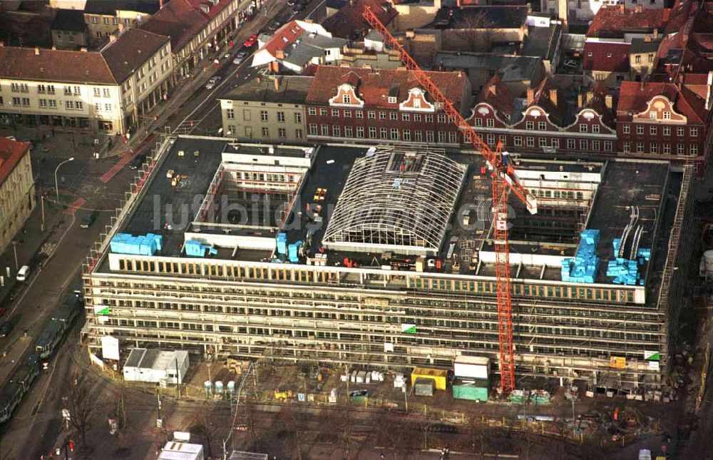 Potsdam von oben - Bau des Bürohauses am Holländerviertel in Potsdam (Bereich Busbahnhof - ehem. Schuhhaus)