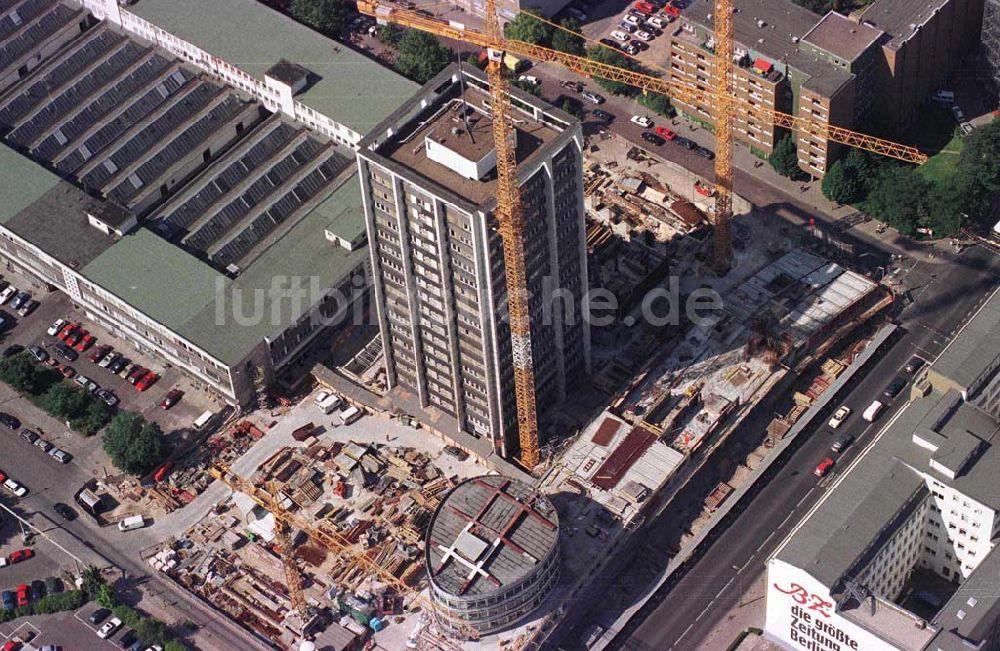 Berlin-Kreuzberg von oben - Bau Bürohochhaus an der Kochstraße.