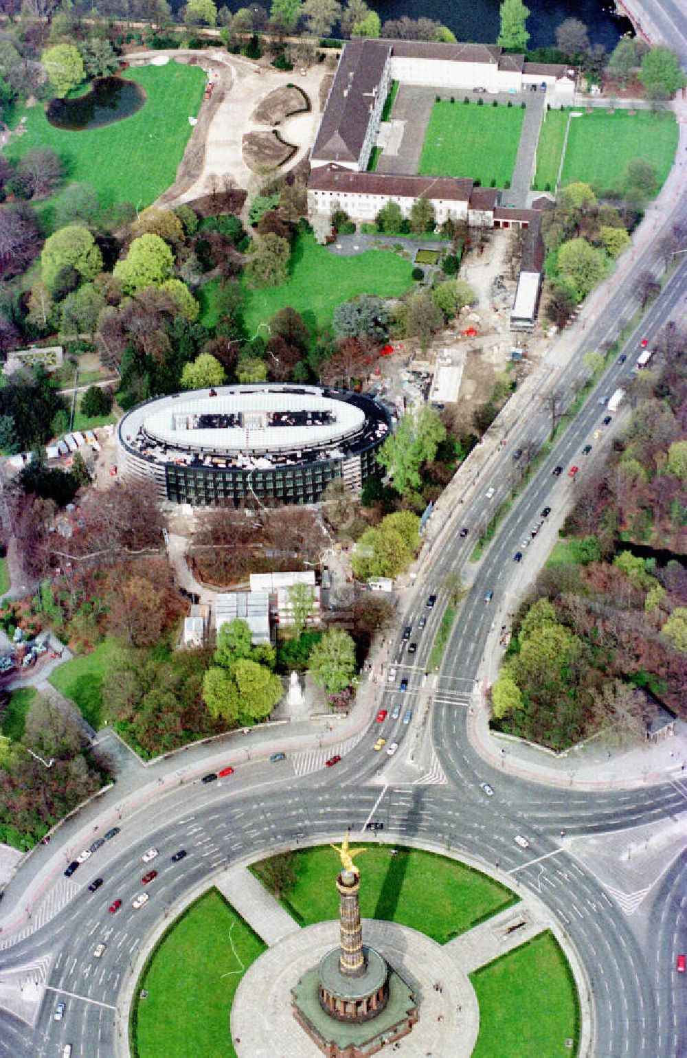 Luftbild Berlin-Tiergarten - Bau des Bundespräsidialamtes in Berlin-Tiergarten.