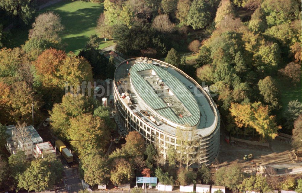 Luftaufnahme Berlin - Tiergarten - Bau des Bundespräsidialamtes am Schloß Bellevue im Berliner Tiergarten.