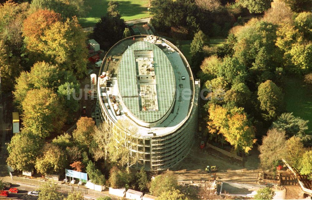 Berlin - Tiergarten von oben - Bau des Bundespräsidialamtes am Schloß Bellevue im Berliner Tiergarten.