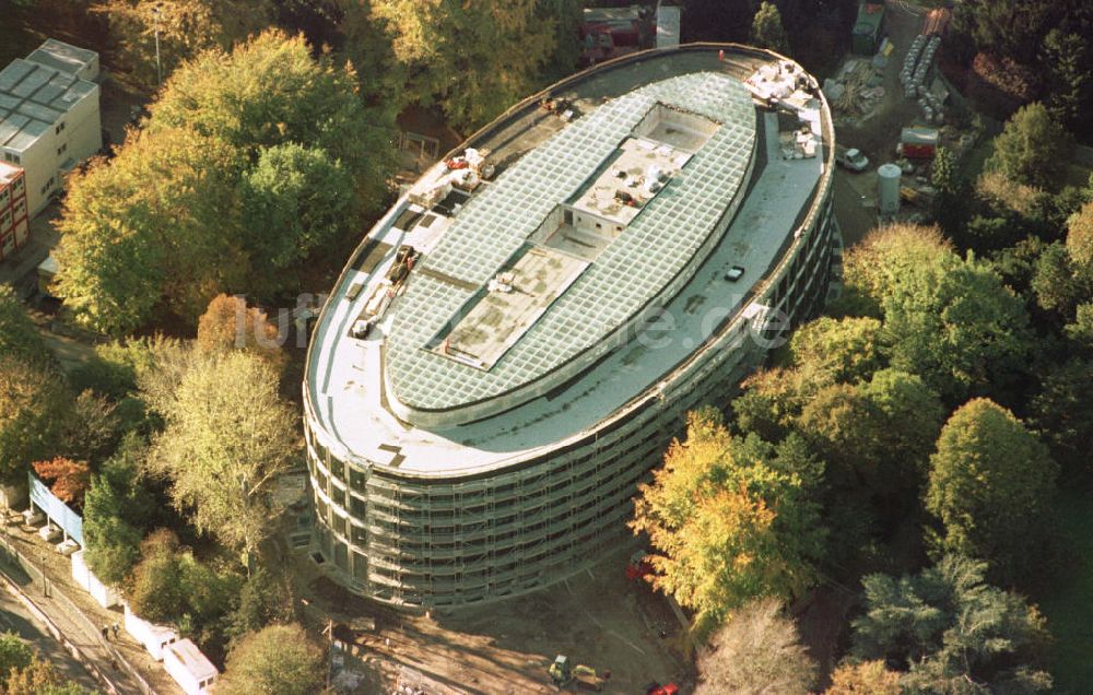 Berlin - Tiergarten aus der Vogelperspektive: Bau des Bundespräsidialamtes am Schloß Bellevue im Berliner Tiergarten.