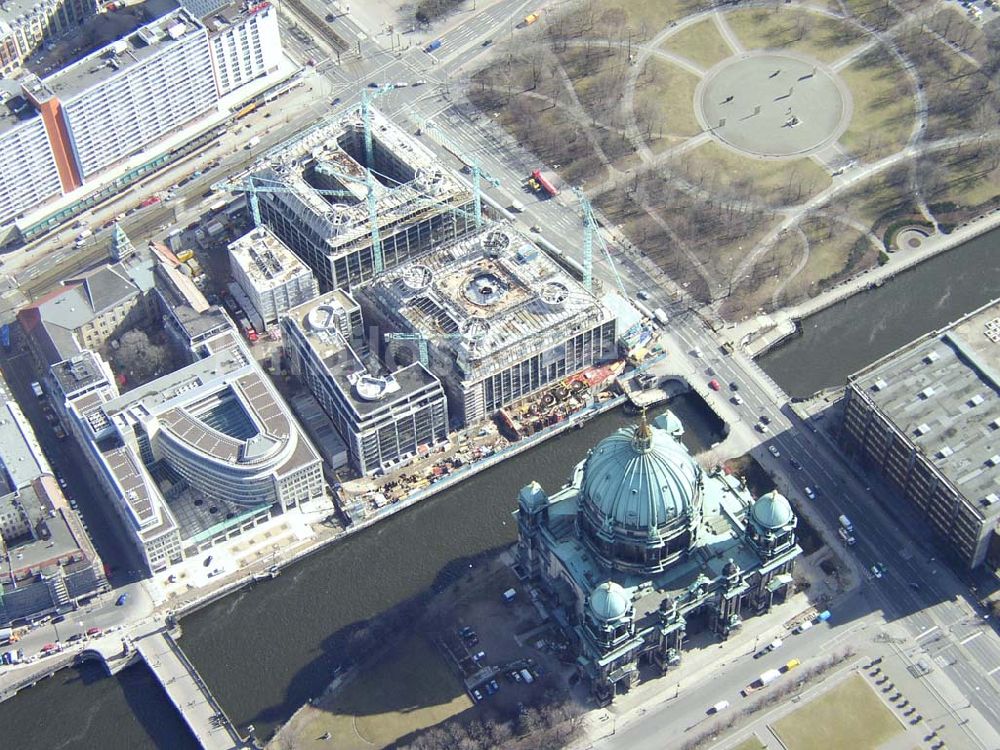 Luftaufnahme Berlin - Mitte - Bau des Domaquarees am Berliner Dom in Berlin - Mitte. Eine Projekt der DIFA Hamburg.13.03.2003