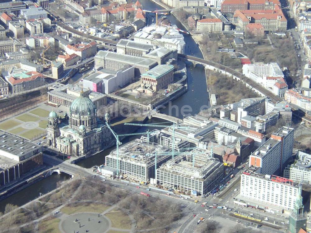 Berlin - Mitte aus der Vogelperspektive: Bau des Domaquarees am Berliner Dom in Berlin - Mitte. Eine Projekt der DIFA Hamburg.13.03.2003