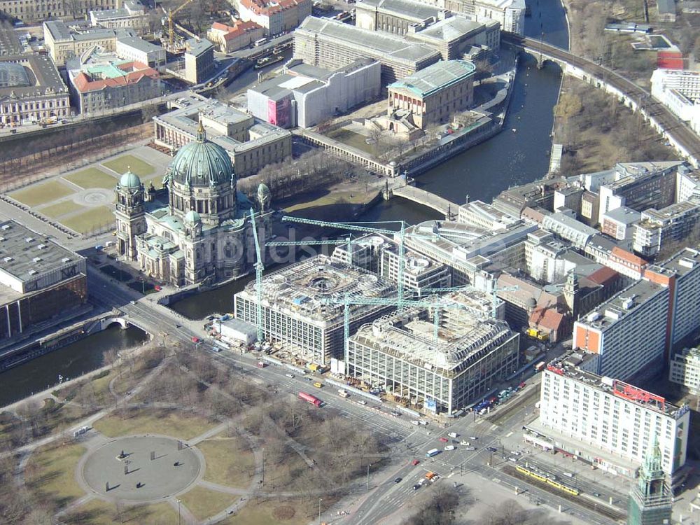 Luftbild Berlin - Mitte - Bau des Domaquarees am Berliner Dom in Berlin - Mitte. Eine Projekt der DIFA Hamburg.13.03.2003