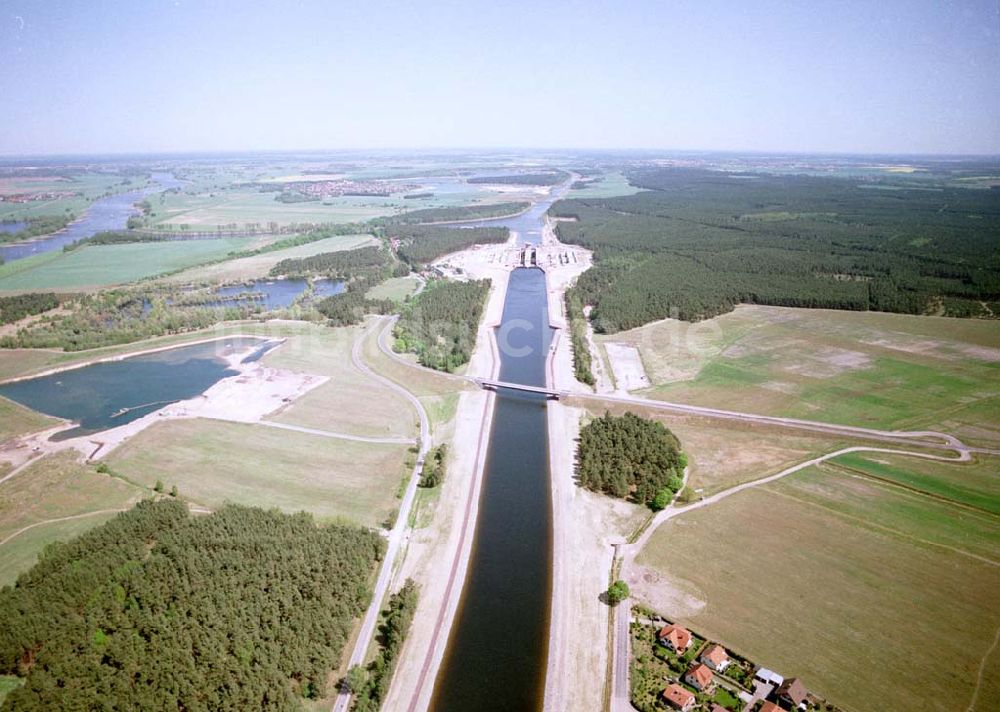 Luftaufnahme Hohenwarte / Sachsen - Anhalt - Bau der Doppelsparschleuse Hohenwarthe am Elbe-Havel-Kanal bei Hohenwarthe in Sachsen-Anhalt.