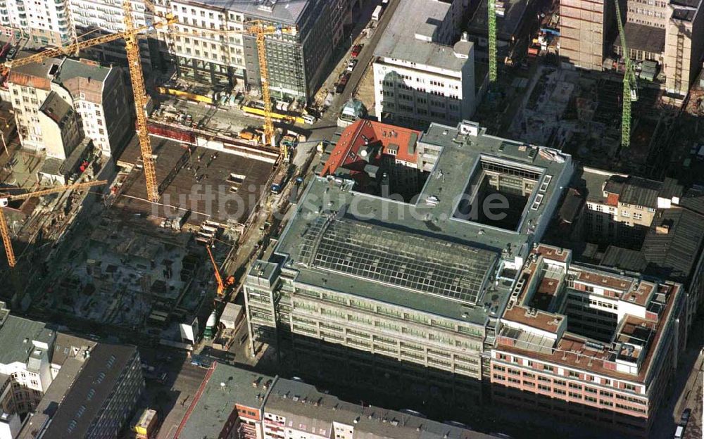 Berlin von oben - Bau des ECE-Bürohauses an der Friedrichstraße / Leipziger Straße