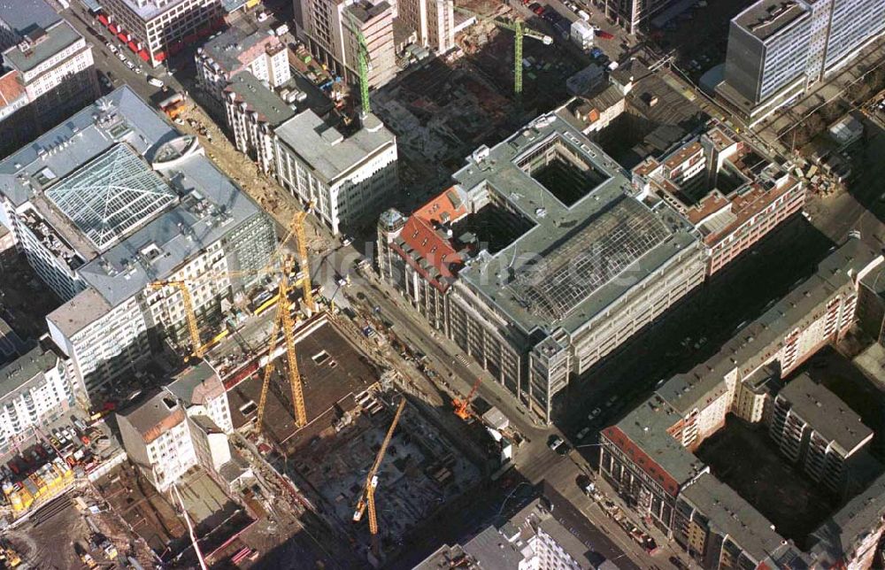 Luftbild Berlin - Bau des ECE-Bürohauses an der Friedrichstraße / Leipziger Straße