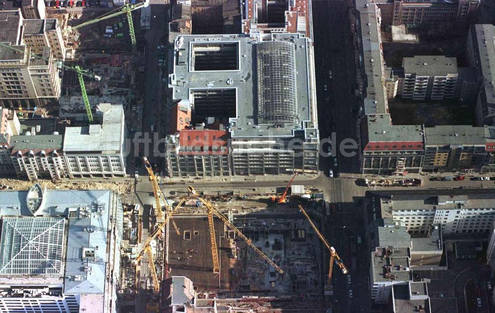 Berlin von oben - Bau des ECE-Bürohauses an der Friedrichstraße / Leipziger Straße