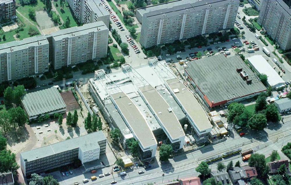 Luftbild Berlin - Hohenschönhausen - Bau des Einkaufs- und Dienstrleistungszentrums Storchenhof der MÜBAU AG an der Hauptstraße in Berlin - Hohenschönhausen