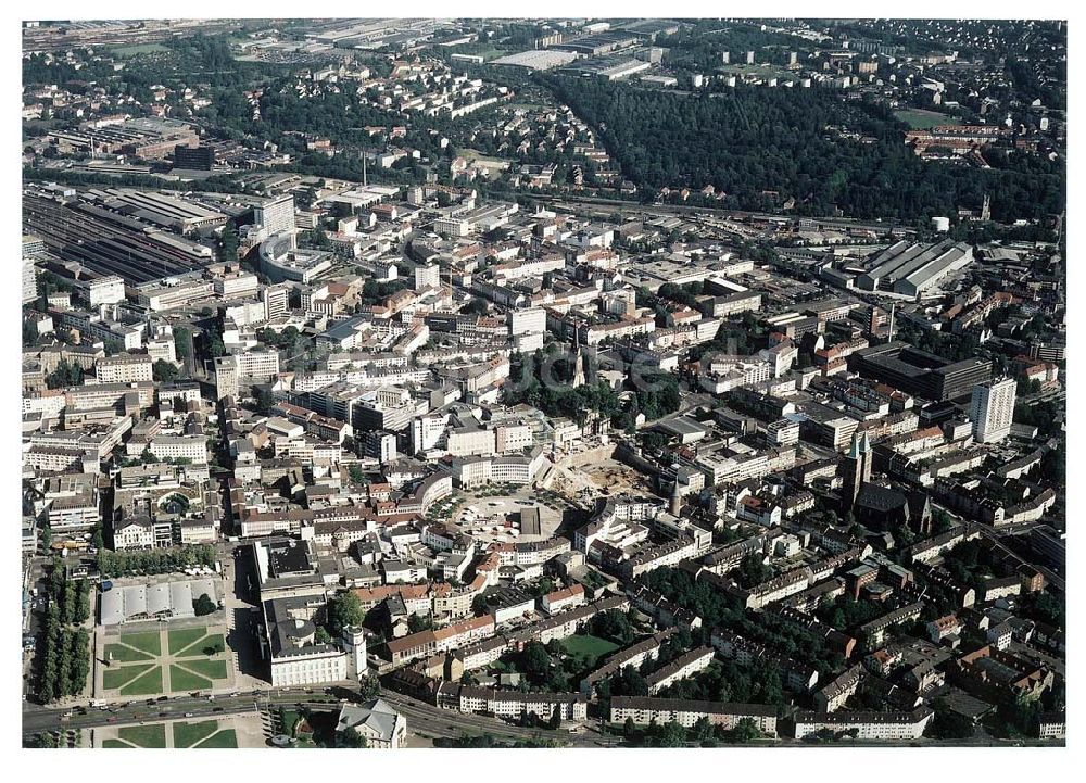 Luftbild Kassel / Hessen - Bau des Einkaufs- und Geschäftszentrums City Point in der Kasseler Innenstadt - ein Projekt der ECE Hamburg.