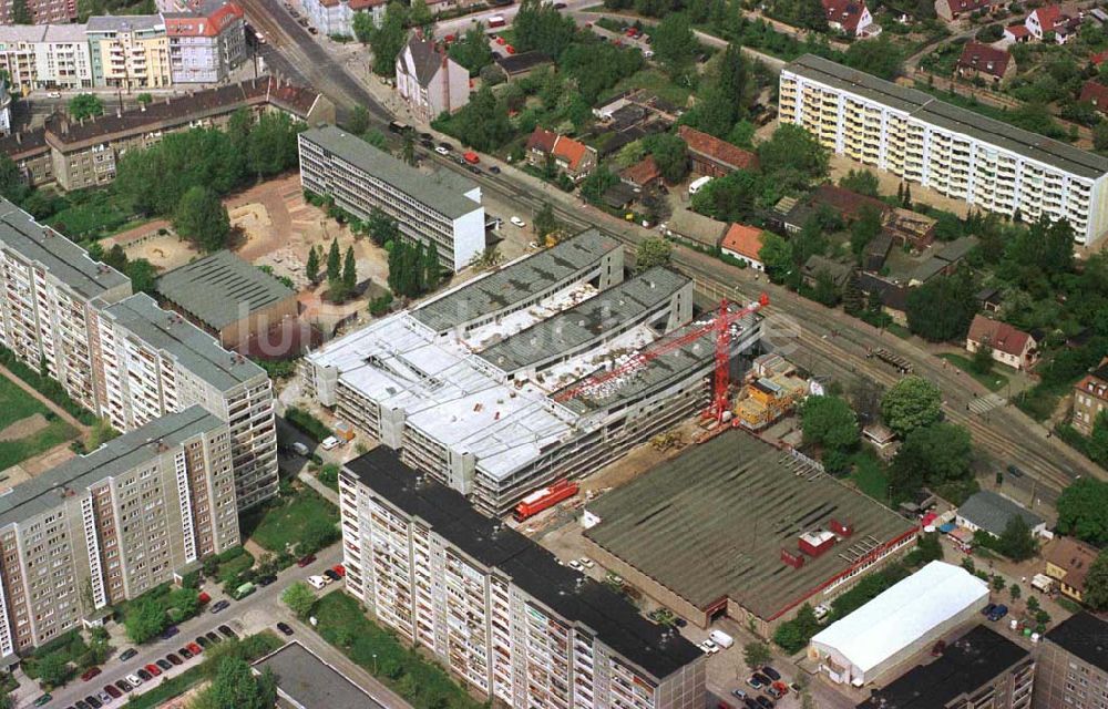 Berlin - Hohenschönhausen von oben - Bau des Einkaufs- und Gewerbezentrums Storchenhof der MÜBAU AG München an der Hauptstraße in Berlin-Hohenschönhausen / Leuenberger Straße