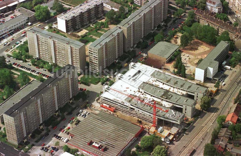 Luftaufnahme Berlin - Hohenschönhausen - Bau des Einkaufs- und Gewerbezentrums Storchenhof der MÜBAU AG München an der Hauptstraße in Berlin-Hohenschönhausen / Leuenberger Straße