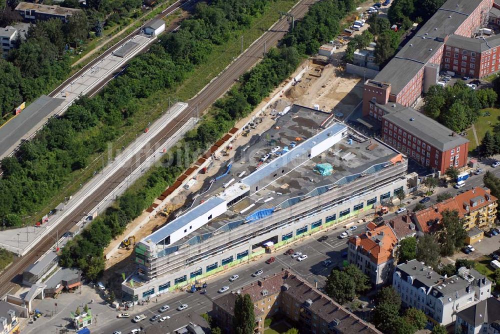 Luftbild Berlin - Bau eines Einkaufszentrums an der Lankwitzer Straße am Bahnhof Lichterfelde Os