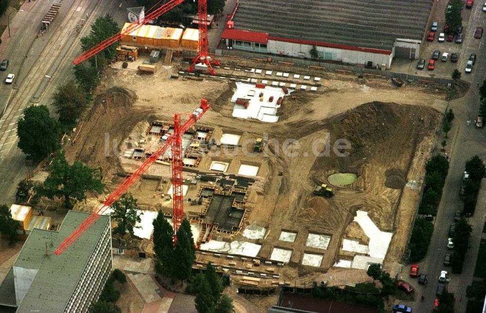 Berlin - Hohenschönhausen von oben - Bau des Einkaufszentrums Storchenhof an der Leuenberger Str.