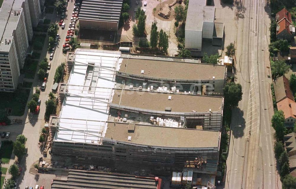 Luftbild Berlin - Hohenschönhausen - Bau des Einkaufszentrums Storchenhof der MÜBAU AG in Hohenschönhausen.