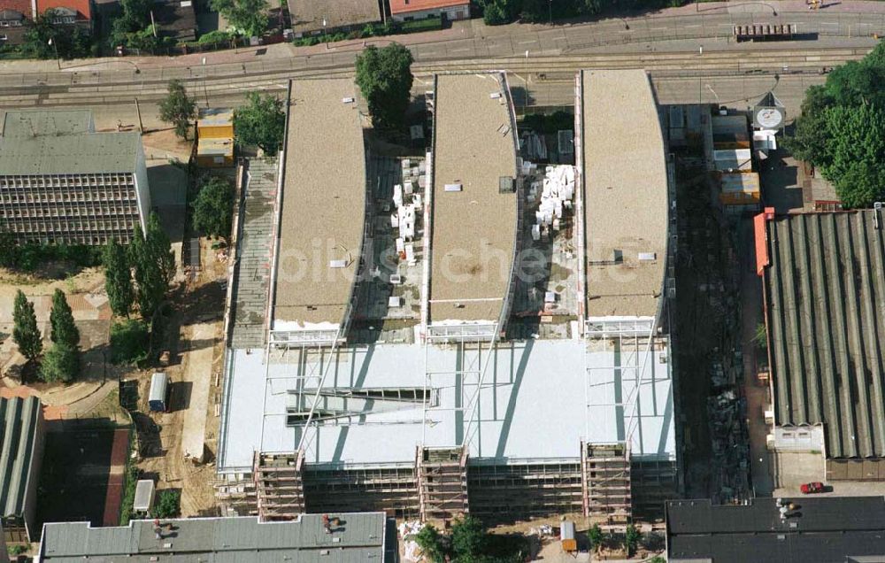 Luftbild Berlin - Hohenschönhausen - Bau des Einkaufszentrums Storchenhof der MÜBAU AG in Hohenschönhausen.