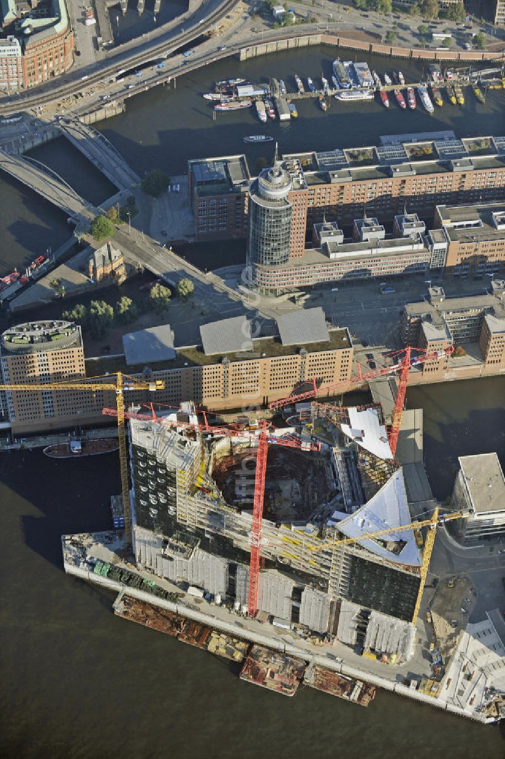 Hamburg aus der Vogelperspektive: Bau der Elbphilharmonie Hamburg