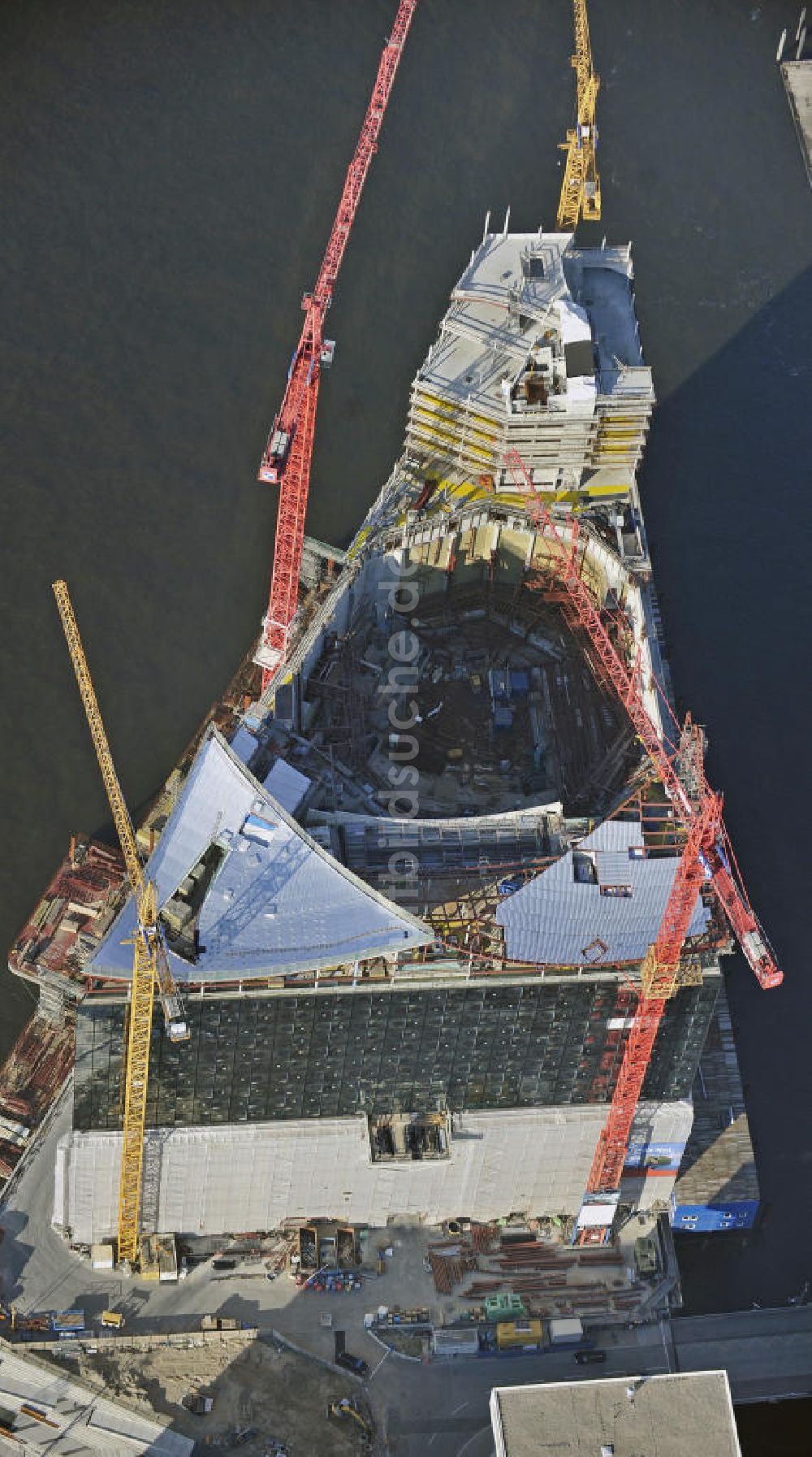 Hamburg aus der Vogelperspektive: Bau der Elbphilharmonie Hamburg